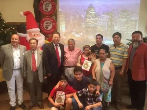 Empresarios Chinos en Chile Regalan Regalos de Navidad a Niños en Situación de Pobreza