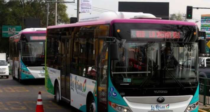 La Reina区将投放三辆电力驱动的公交车，免费搭载学生和老人