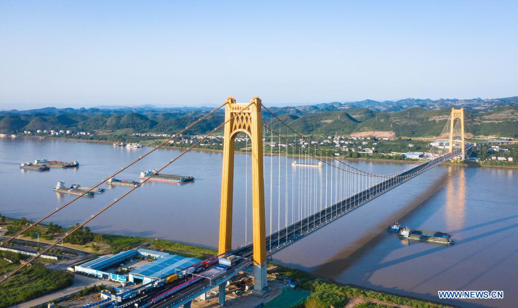 Puente Wujiagang sobre el río Yangtze en Hubei
