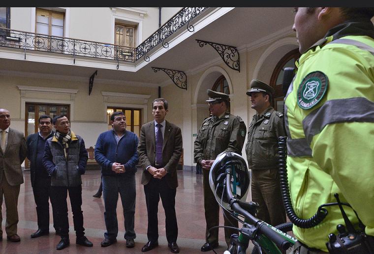 Comunidad china: Donó bicicletas a Carabineros de Chile.