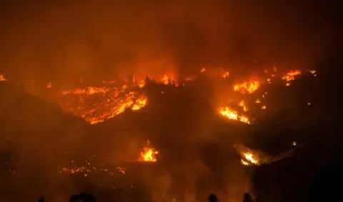 Comunidad chinos ：donaron 50 toneladas de materiales a la zona más afectada por el fuego en la historia de Chile.