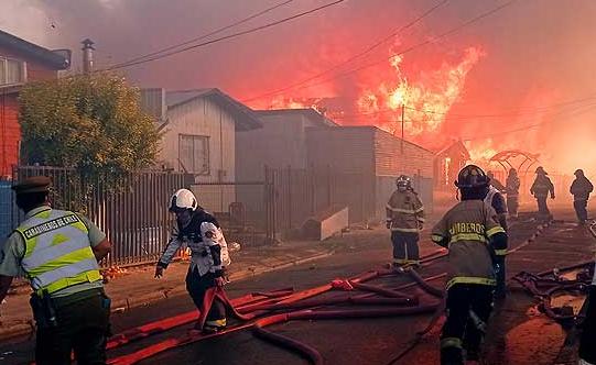 El comercialtes chinos donó 40 toneladas de materiales a las personas en el área de desastre de incendios de Castro
