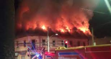 Limache火灾 导致20家商铺被烧