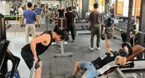 El fundador del gimnasio comunitario del distrito mayorista de Santiago, Chen Junyong: "Si no hubiera hecho ejercicio, tal vez ya no estaría vivo"