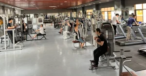 El fundador del gimnasio comunitario del distrito mayorista de Santiago, Chen Junyong: "Si no hubiera hecho ejercicio, tal vez ya no estaría vivo"