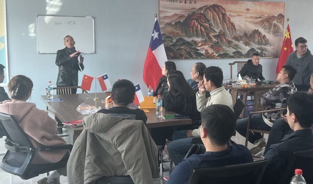 Asociación realizó charla sobre conocimientos básicos de “Tributación y Derecho Laboral” para invertir en Chile