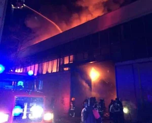Los comerciantes chinos en Chile sufrieron el incendio más grave y los bienes con un valor de decenas de millones de dólares fueron quemados.