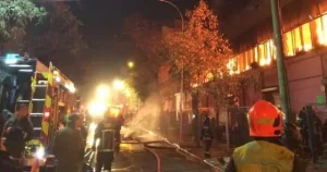 Los comerciantes chinos en Chile sufrieron el incendio más grave y los bienes con un valor de decenas de millones de dólares fueron quemados.