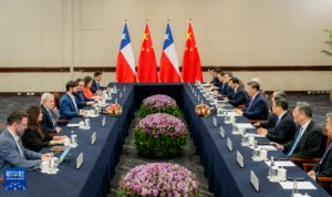 习近平会见智利总统博里奇