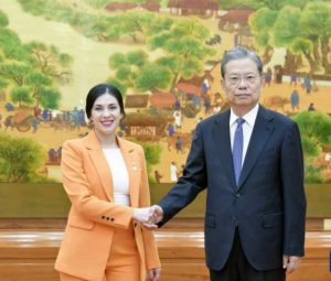 Zhao Leji se reúne con la Presidenta de la Cámara de Diputados de Chile, Cariola