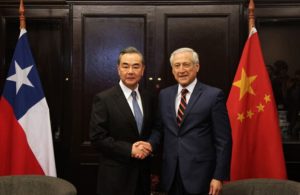 Wang Yi sostuvo conversaciones con el canciller chileno Heraldo Muñoz