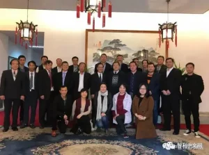 El embajador chino en Chile, Li Baorong, se reúne con líderes comunitarios chinos y representantes de medios en español