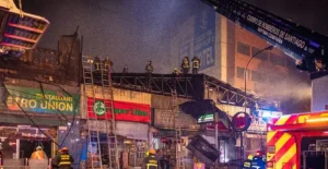 Incendio de gran magnitud afecta a comerciantes chinos en zona mayorista de la capital chilena