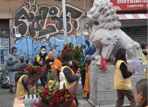 Un Par de "Leones de Piedra de Qingtian" se Instalan en el "Barrio Chino de Santiago"
