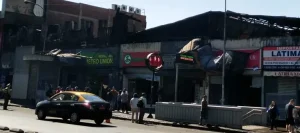 Incendio de gran magnitud afecta a comerciantes chinos en zona mayorista de la capital chilena