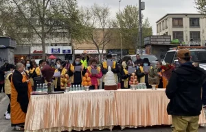 Un Par de "Leones de Piedra de Qingtian" se Instalan en el "Barrio Chino de Santiago"