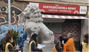 Un Par de "Leones de Piedra de Qingtian" se Instalan en el "Barrio Chino de Santiago"