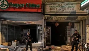 Incendio de gran magnitud afecta a comerciantes chinos en zona mayorista de la capital chilena