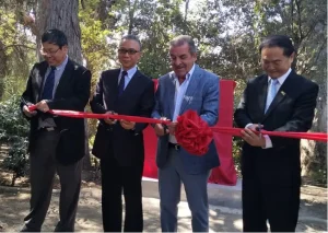 Se celebra en el Parque Chino de Santiago la inauguración de la estela conmemorativa a los donantes en el marco de la Feria Cultural del Año Nuevo Chino