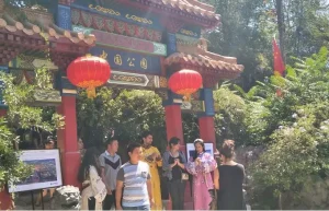 Se celebra en el Parque Chino de Santiago la inauguración de la estela conmemorativa a los donantes en el marco de la Feria Cultural del Año Nuevo Chino