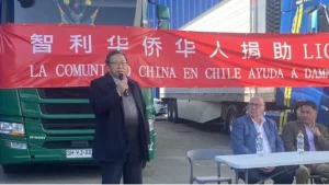 Embajador de China en Chile, Niu Qingbao, Asiste a la Ceremonia de Entrega de Donaciones para los Damnificados en LICANTEN