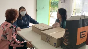 Asociación de Mujeres Chinas en Chile Lleva el Amor de las "Mamás Chinas" a los Niños de un Hogar Infantil