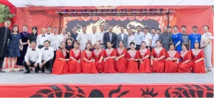 Decenas de miles asisten a la Feria Cultural de Año Nuevo del Dragón en Santiago