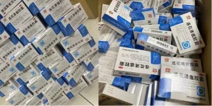 Casos Diarios de COVID-19 entre Chinos Residentes en Chile: La Embajada China Dona 4.800 Cápsulas de Lianhua Qingwen