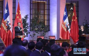 李克强与智利总统巴切莱特共同会见记者