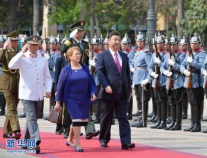习近平同智利总统巴切莱特举行会谈，两国元首一致决定建立中智全面战略伙伴关系