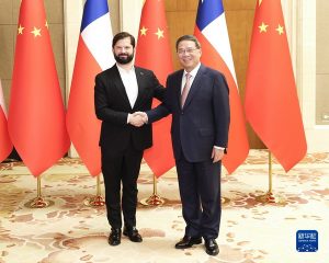 Li Qiang Meets with Chilean President Boric