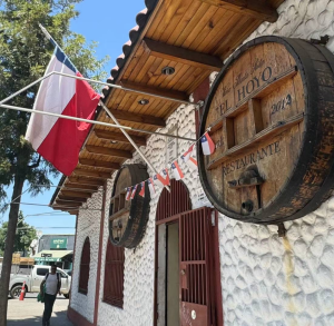 Medios chilenos: Chinos adquieren la propiedad de El Hoyo, un histórico restaurante que sale del distrito mayorista