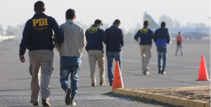 Cada vez más ciudadanos chinos serán expulsados de Chile y tendrán prohibido ingresar por cinco años